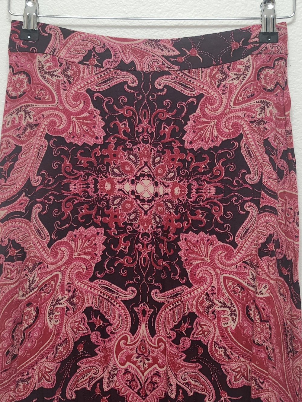 💐NWT Free People At The Shore Skirt Sz 0 Handkerchief Sharkbite Hem Red Paisley - Picture 4 of 16